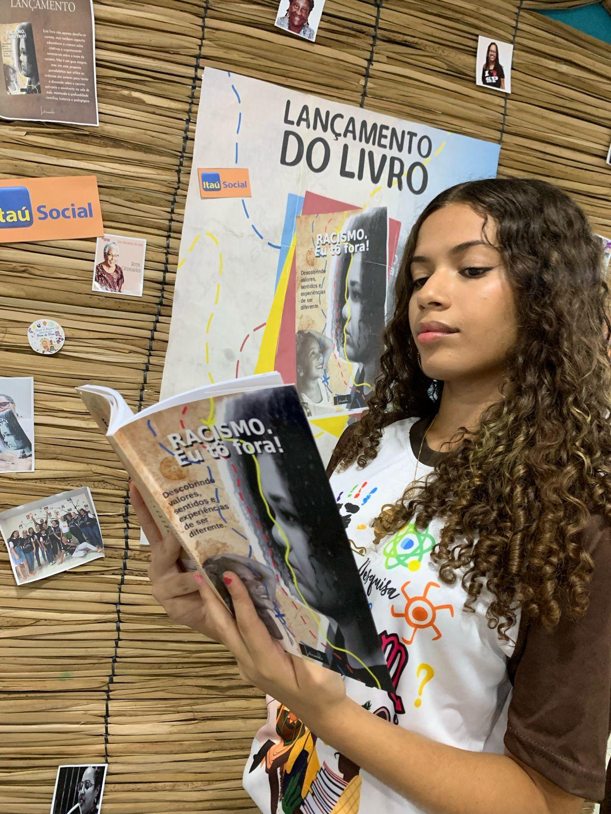 lendo livro